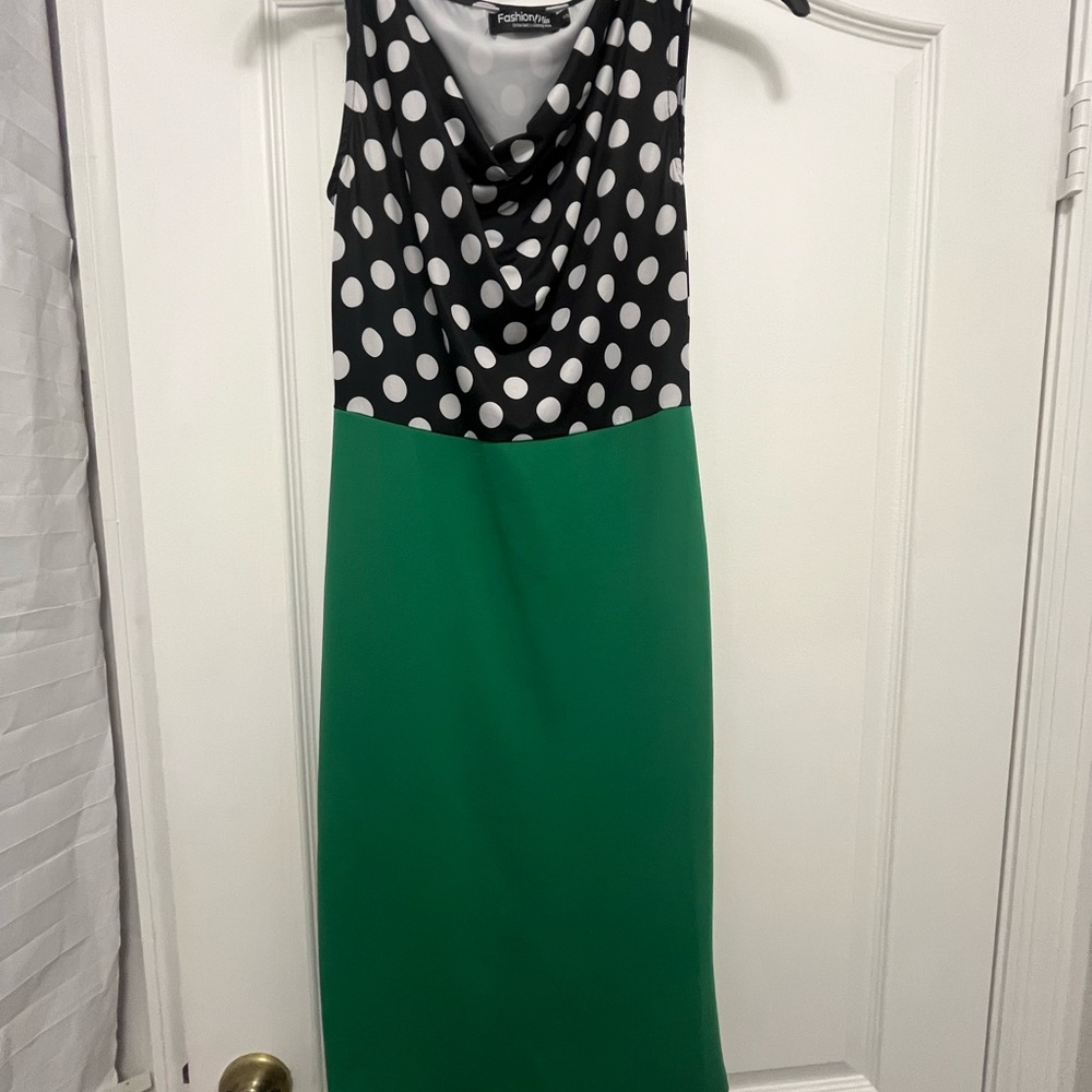 Robbie Bee Black and White Sheath Dress Sleeveless Cowl Neck